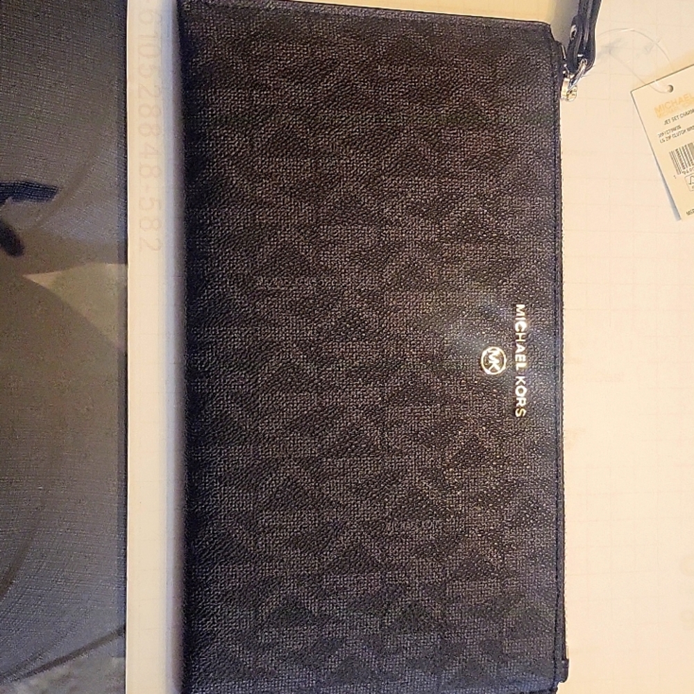 $98 Michael Kors Jet Set Charm Large zip clutch Wristlet